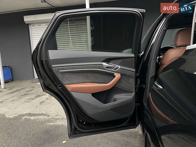Позашляховик / Кросовер Audi e-tron Sportback 2021 в Києві