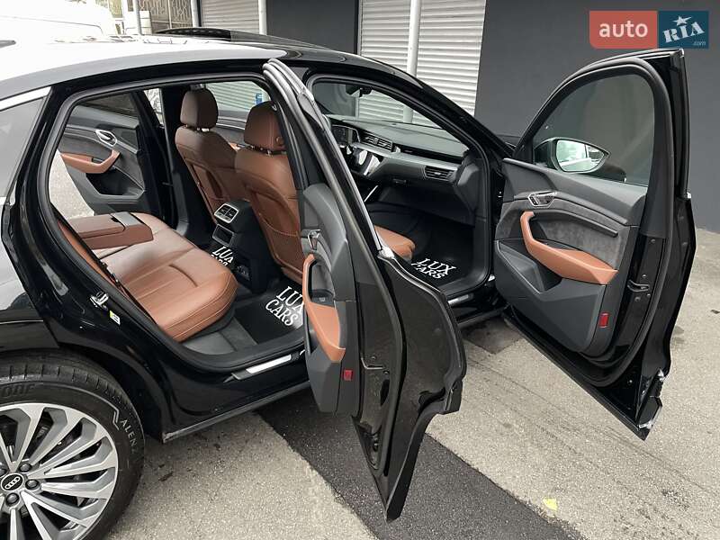 Позашляховик / Кросовер Audi e-tron Sportback 2021 в Києві