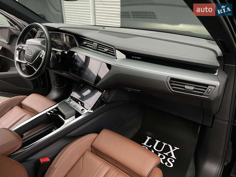 Позашляховик / Кросовер Audi e-tron Sportback 2021 в Києві