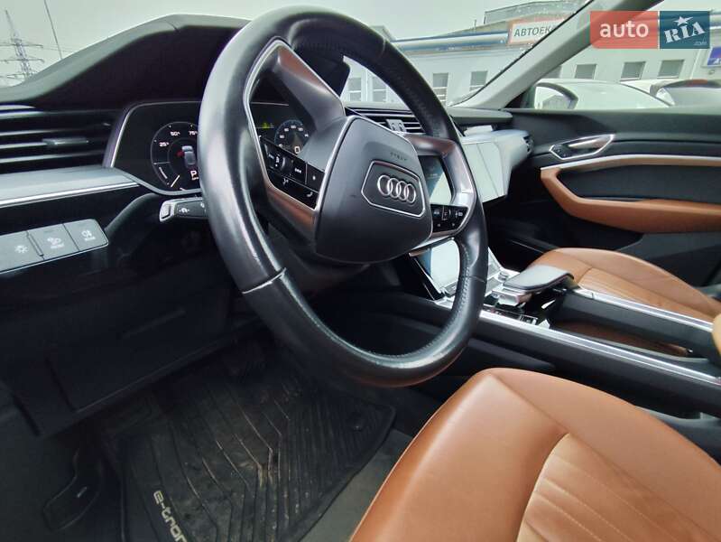 Позашляховик / Кросовер Audi e-tron Sportback 2020 в Києві