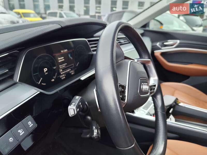 Позашляховик / Кросовер Audi e-tron Sportback 2020 в Києві