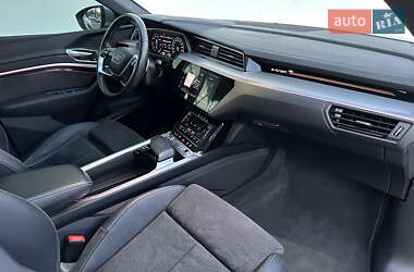 Позашляховик / Кросовер Audi e-tron Sportback 2021 в 