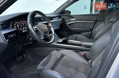 Позашляховик / Кросовер Audi e-tron Sportback 2021 в 
