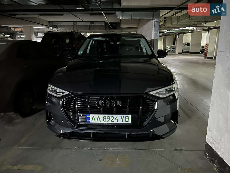 Позашляховик / Кросовер Audi e-tron Sportback 2021 в Києві