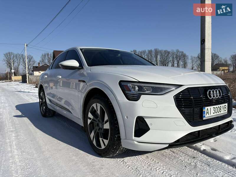 Позашляховик / Кросовер Audi e-tron Sportback 2020 в Києві