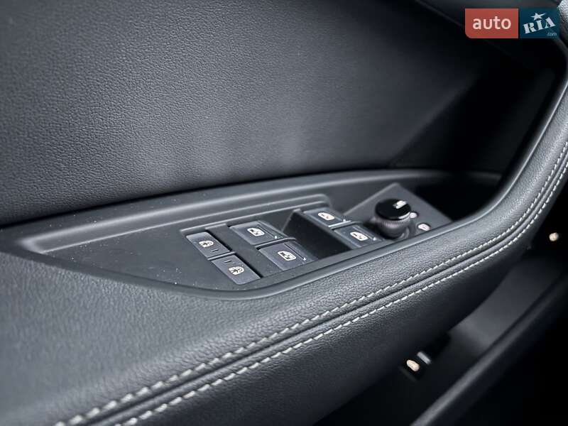 Позашляховик / Кросовер Audi e-tron Sportback 2020 в Києві