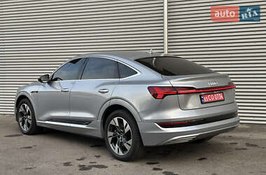 Позашляховик / Кросовер Audi e-tron Sportback 2021 в 
