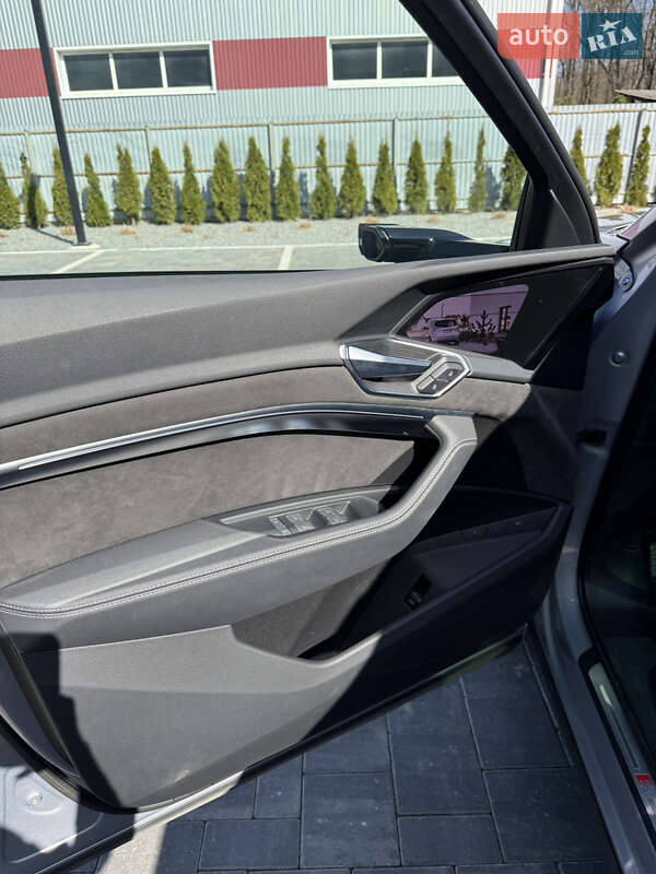 Позашляховик / Кросовер Audi e-tron Sportback 2021 в Луцьку