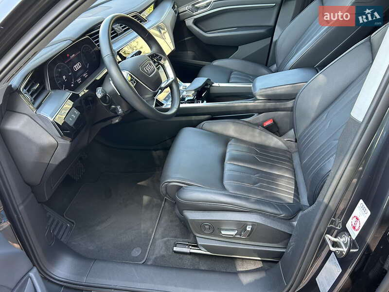 Позашляховик / Кросовер Audi e-tron Sportback 2021 в Києві