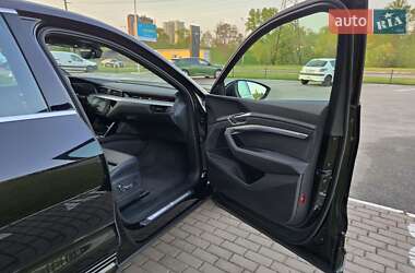 Позашляховик / Кросовер Audi e-tron Sportback 2022 в 