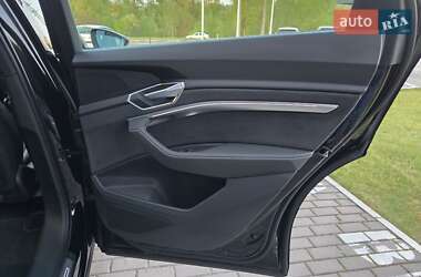 Позашляховик / Кросовер Audi e-tron Sportback 2022 в 