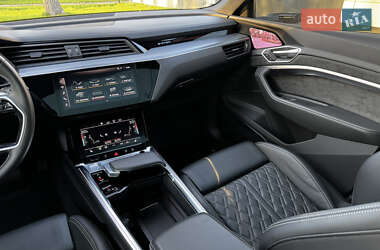 Позашляховик / Кросовер Audi e-tron Sportback 2021 в 
