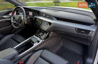 Позашляховик / Кросовер Audi e-tron Sportback 2021 в 