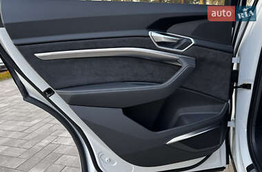 Позашляховик / Кросовер Audi e-tron Sportback 2021 в 
