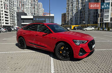 Позашляховик / Кросовер Audi e-tron Sportback 2021 в Києві