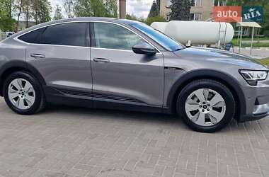 Позашляховик / Кросовер Audi e-tron Sportback 2021 в 