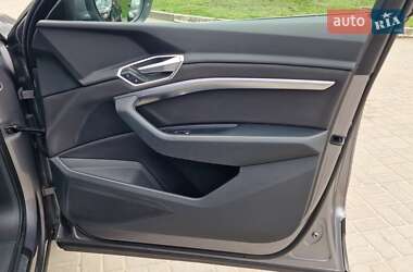 Позашляховик / Кросовер Audi e-tron Sportback 2021 в 