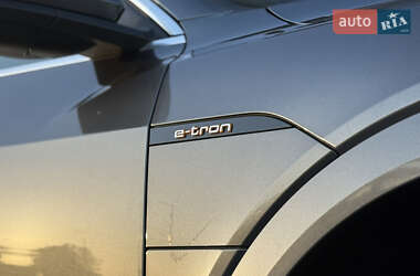 Позашляховик / Кросовер Audi e-tron Sportback 2020 в 