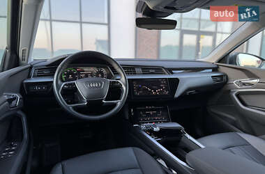 Позашляховик / Кросовер Audi e-tron Sportback 2020 в 