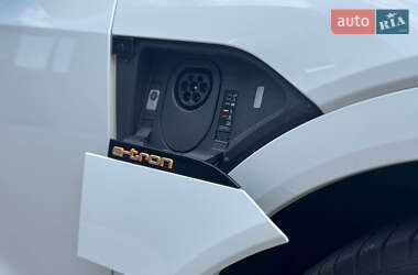 Позашляховик / Кросовер Audi e-tron Sportback 2021 в 