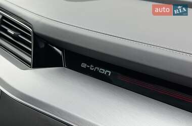 Позашляховик / Кросовер Audi e-tron Sportback 2020 в 
