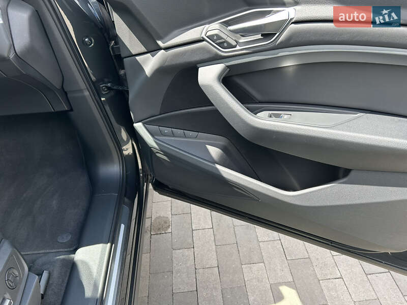 Позашляховик / Кросовер Audi e-tron Sportback 2021 в Києві