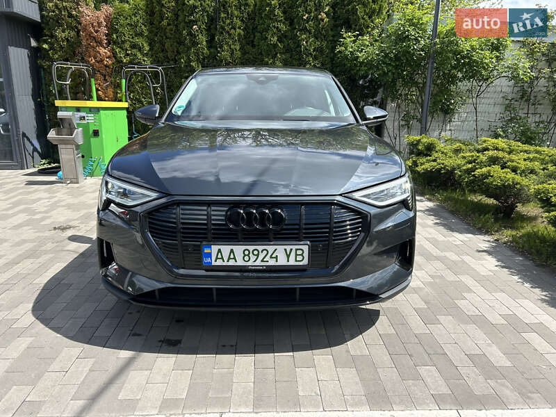 Позашляховик / Кросовер Audi e-tron Sportback 2021 в Києві
