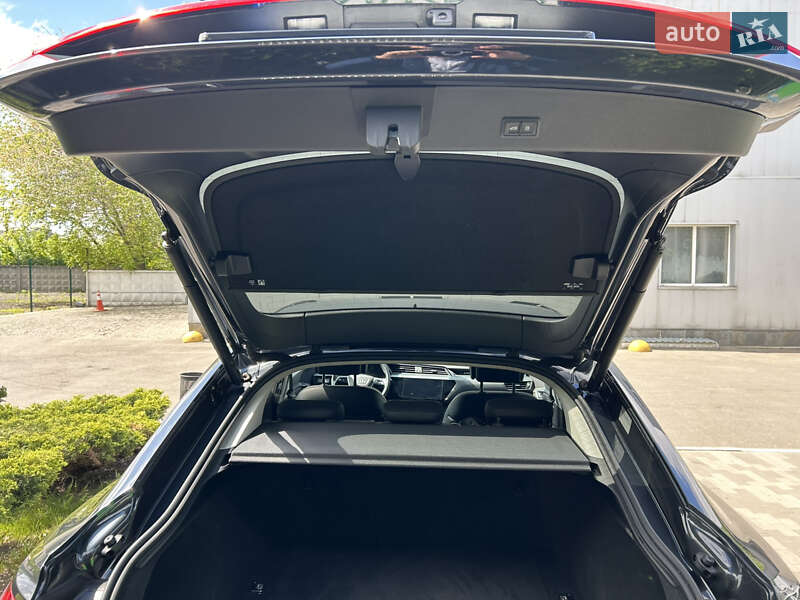 Позашляховик / Кросовер Audi e-tron Sportback 2021 в Києві