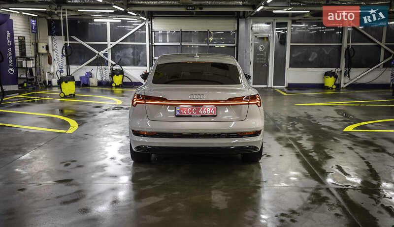 Позашляховик / Кросовер Audi e-tron Sportback 2021 в Чернівцях