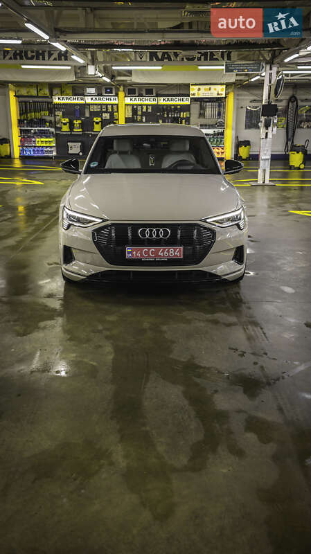 Позашляховик / Кросовер Audi e-tron Sportback 2021 в Чернівцях
