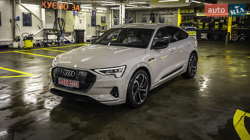 Позашляховик / Кросовер Audi e-tron Sportback 2021 в Чернівцях