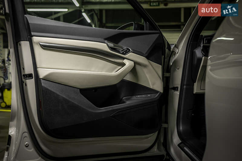 Позашляховик / Кросовер Audi e-tron Sportback 2021 в Чернівцях