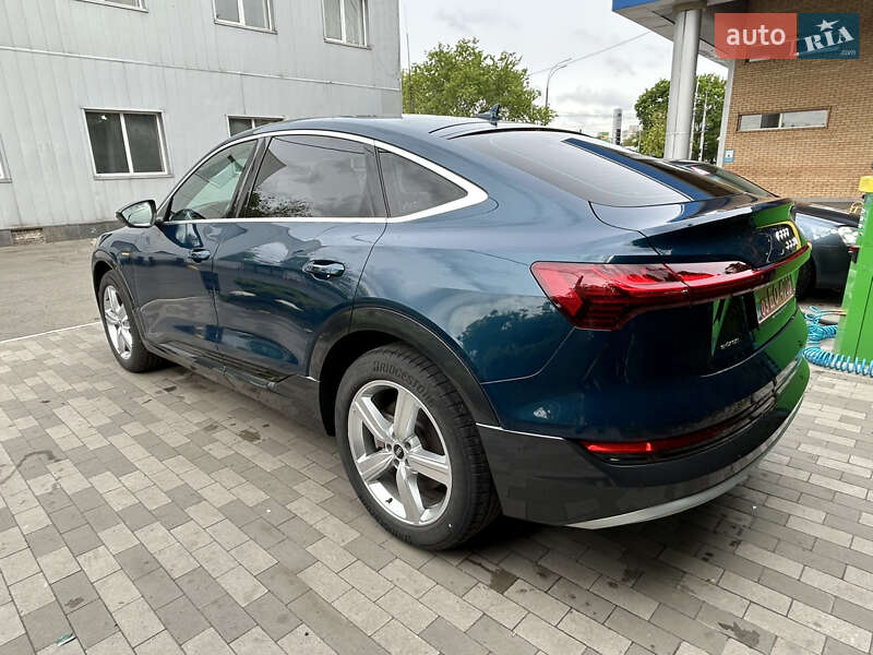 Позашляховик / Кросовер Audi e-tron Sportback 2021 в Києві