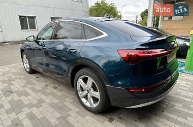 Позашляховик / Кросовер Audi e-tron Sportback 2021 в 