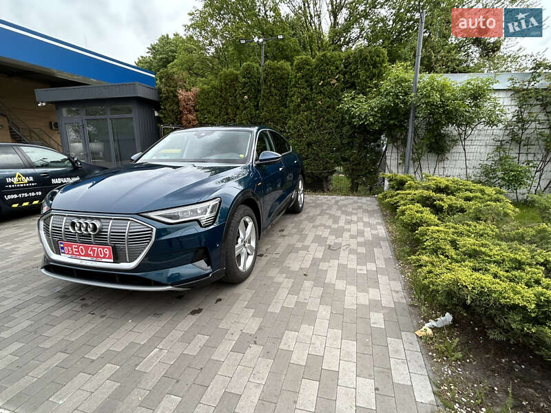 Позашляховик / Кросовер Audi e-tron Sportback 2021 в Києві