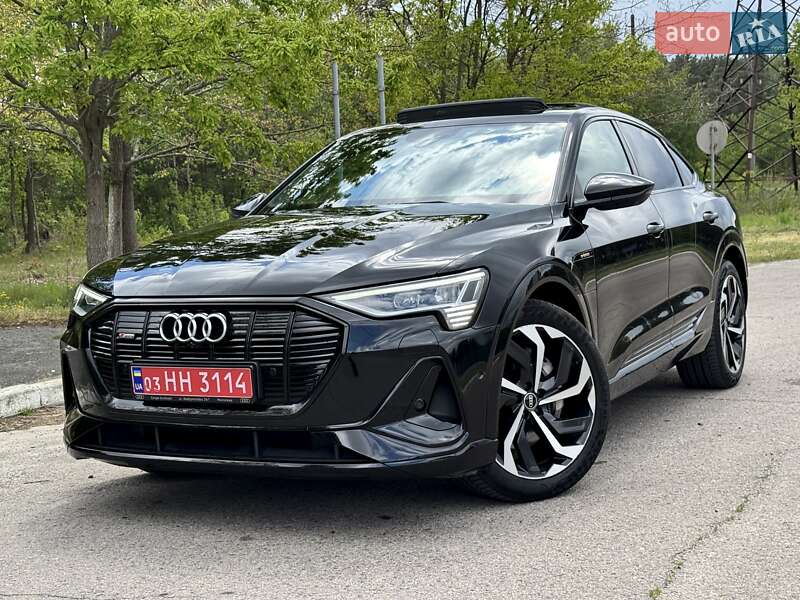 Позашляховик / Кросовер Audi e-tron Sportback 2021 в Києві