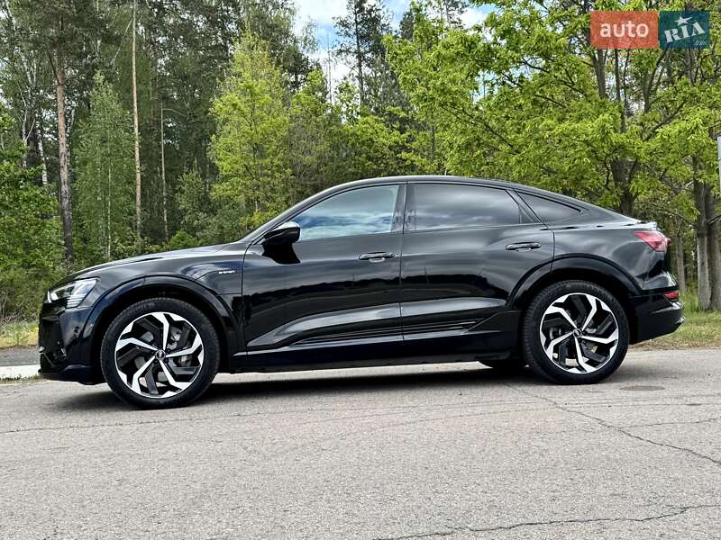 Позашляховик / Кросовер Audi e-tron Sportback 2021 в Києві
