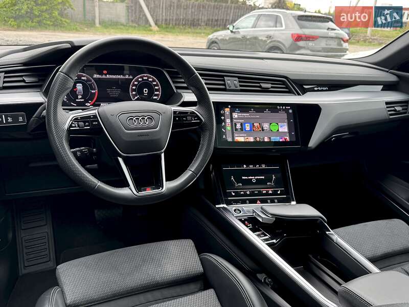 Позашляховик / Кросовер Audi e-tron Sportback 2021 в Києві