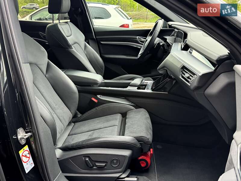 Позашляховик / Кросовер Audi e-tron Sportback 2021 в Києві