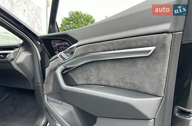 Позашляховик / Кросовер Audi e-tron Sportback 2021 в 