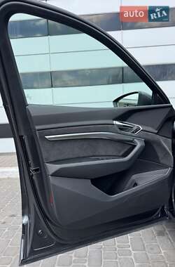 Внедорожник / Кроссовер Audi e-tron Sportback 2021 в 