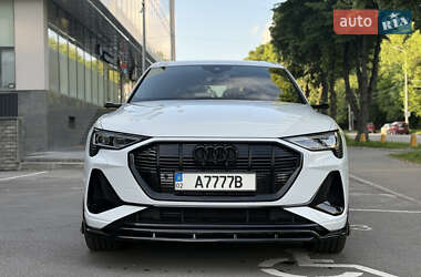 Позашляховик / Кросовер Audi e-tron Sportback 2020 в 