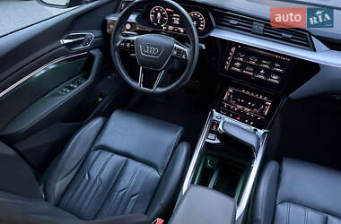 Позашляховик / Кросовер Audi e-tron Sportback 2022 в 