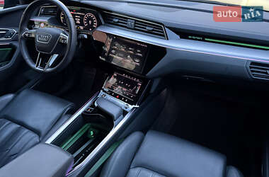 Позашляховик / Кросовер Audi e-tron Sportback 2022 в 