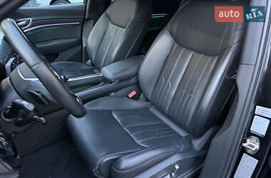 Позашляховик / Кросовер Audi e-tron Sportback 2022 в 