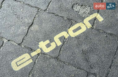 Позашляховик / Кросовер Audi e-tron Sportback 2022 в 