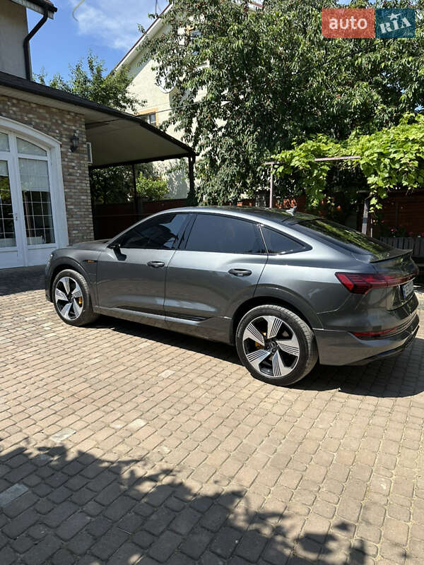 Позашляховик / Кросовер Audi e-tron Sportback 2021 в Чернівцях