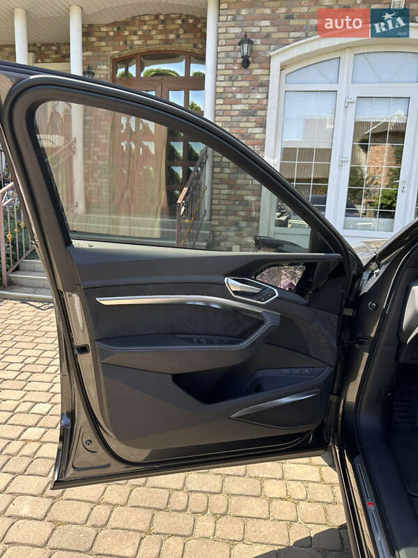 Позашляховик / Кросовер Audi e-tron Sportback 2021 в Чернівцях