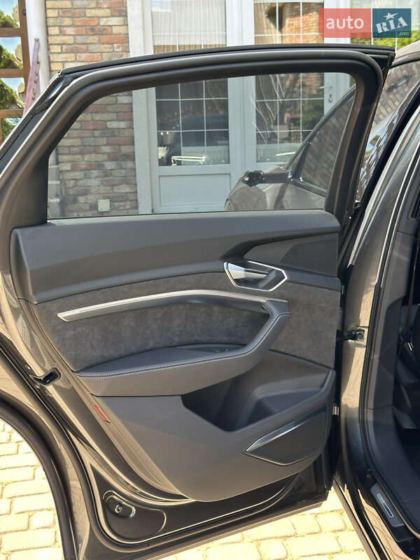 Позашляховик / Кросовер Audi e-tron Sportback 2021 в Чернівцях