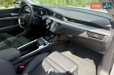 Позашляховик / Кросовер Audi e-tron Sportback 2020 в 